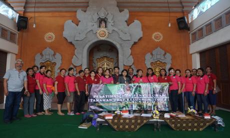 Pelatihan Pengelolaan Tanaman Obat Keluarga (TOGA)